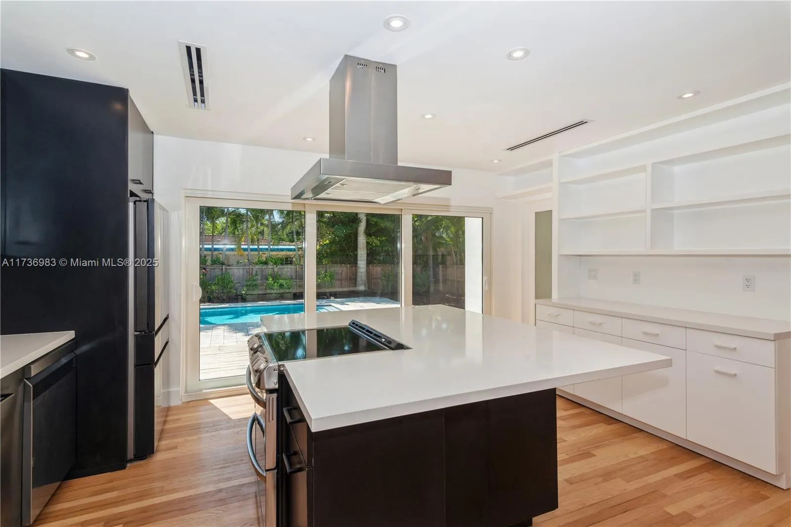 Miami, Florida 33133, United States, 3 Bedrooms Bedrooms, ,2 BathroomsBathrooms,Residential,Pending,10105