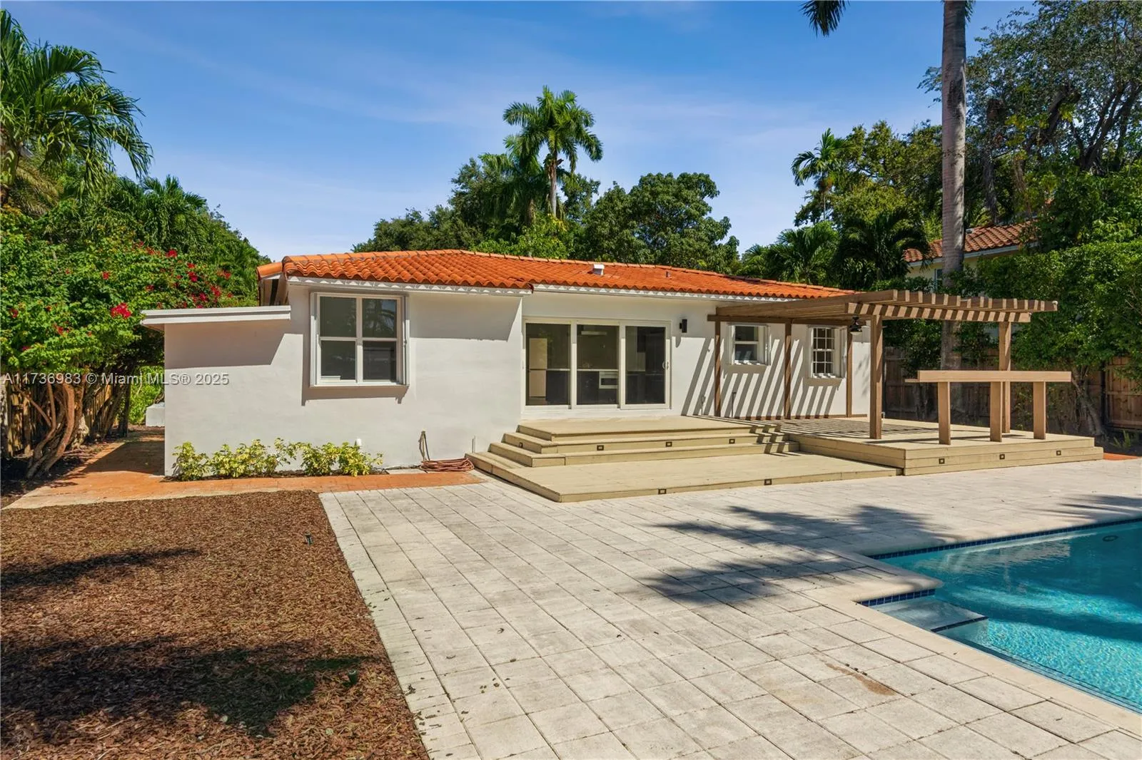 Miami, Florida 33133, United States, 3 Bedrooms Bedrooms, ,2 BathroomsBathrooms,Residential,Pending,10105