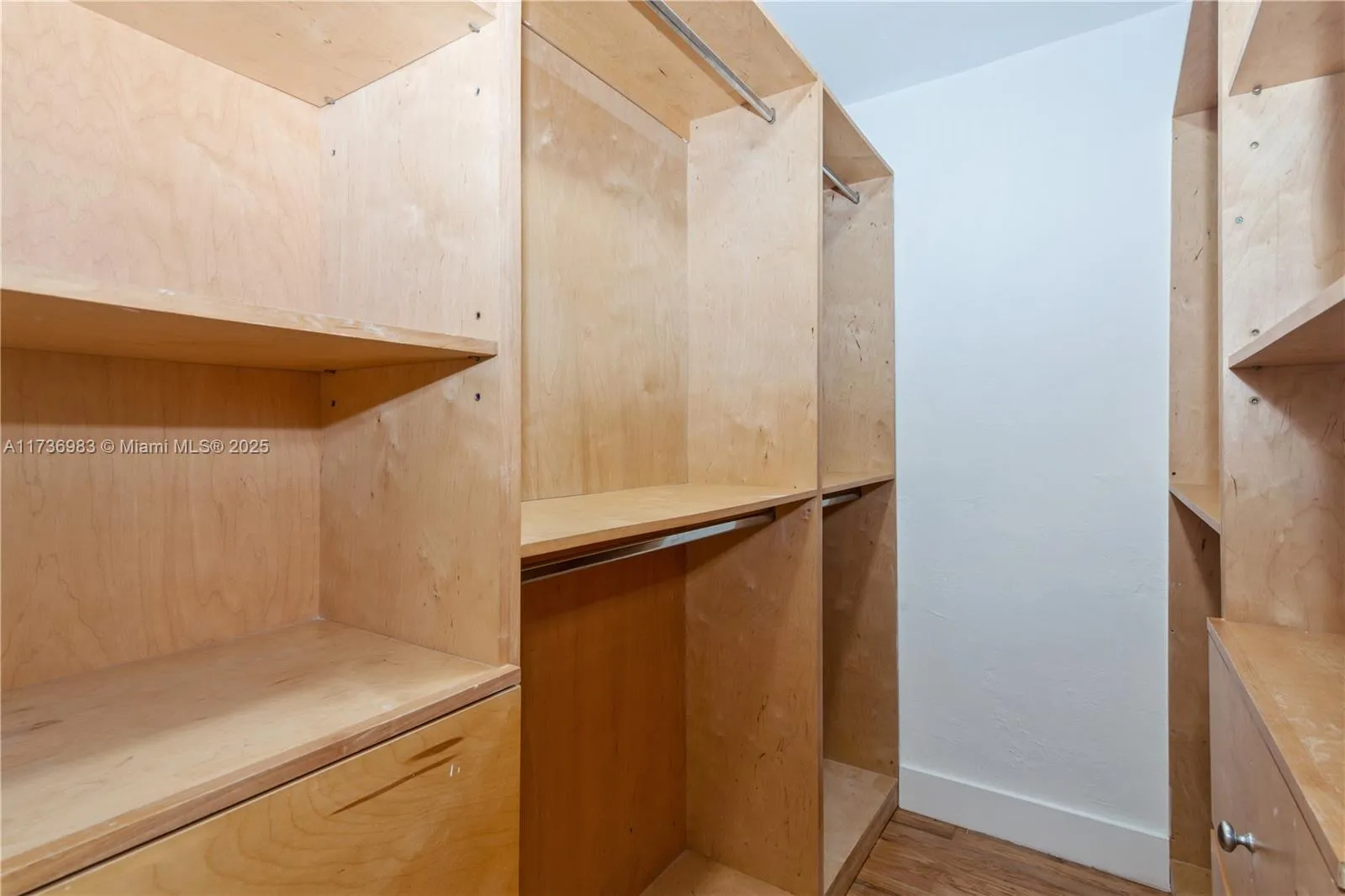 Miami, Florida 33133, United States, 3 Bedrooms Bedrooms, ,2 BathroomsBathrooms,Residential,Pending,10105