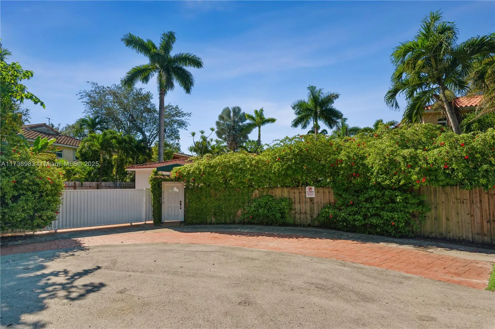 Miami, Florida 33133, United States, 3 Bedrooms Bedrooms, ,2 BathroomsBathrooms,Residential,Pending,10105