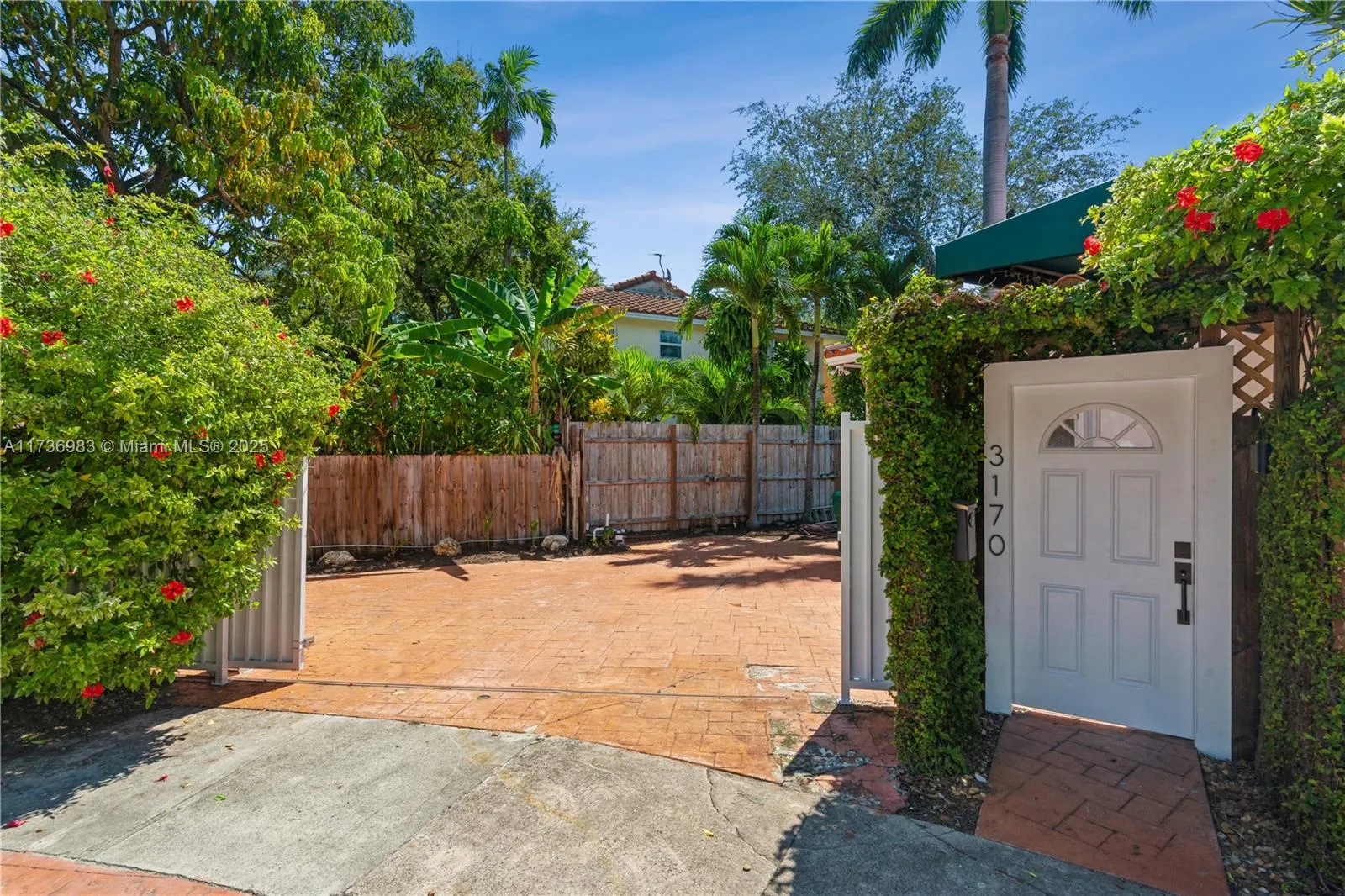 Miami, Florida 33133, United States, 3 Bedrooms Bedrooms, ,2 BathroomsBathrooms,Residential,Pending,10105