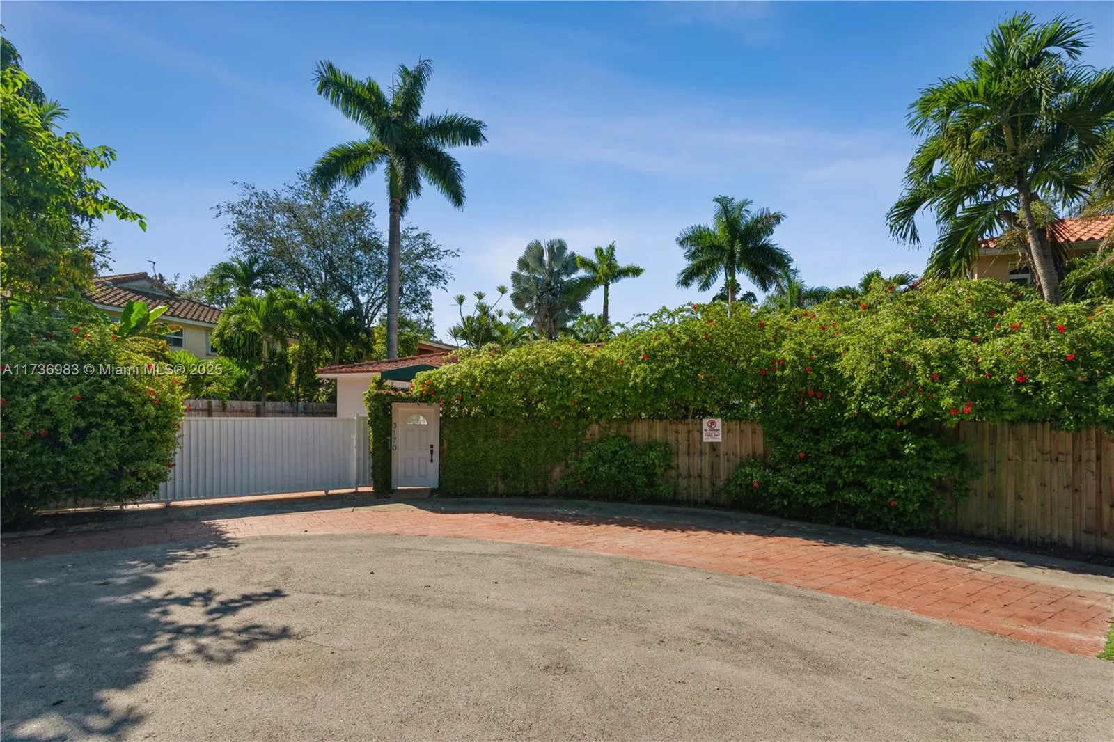 Miami, Florida 33133, United States, 3 Bedrooms Bedrooms, ,2 BathroomsBathrooms,Residential,Pending,10105