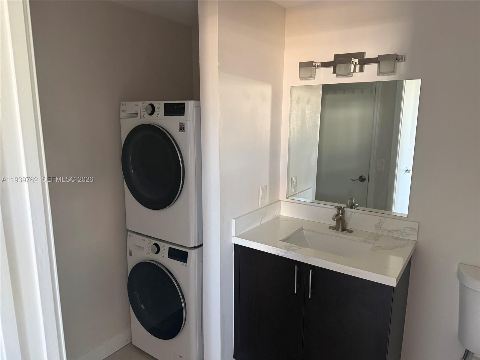 DIXIE GROVE RESIDENCES CO - Residential Lease