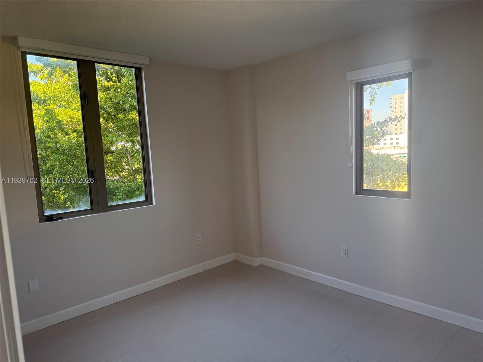 DIXIE GROVE RESIDENCES CO - Residential Lease