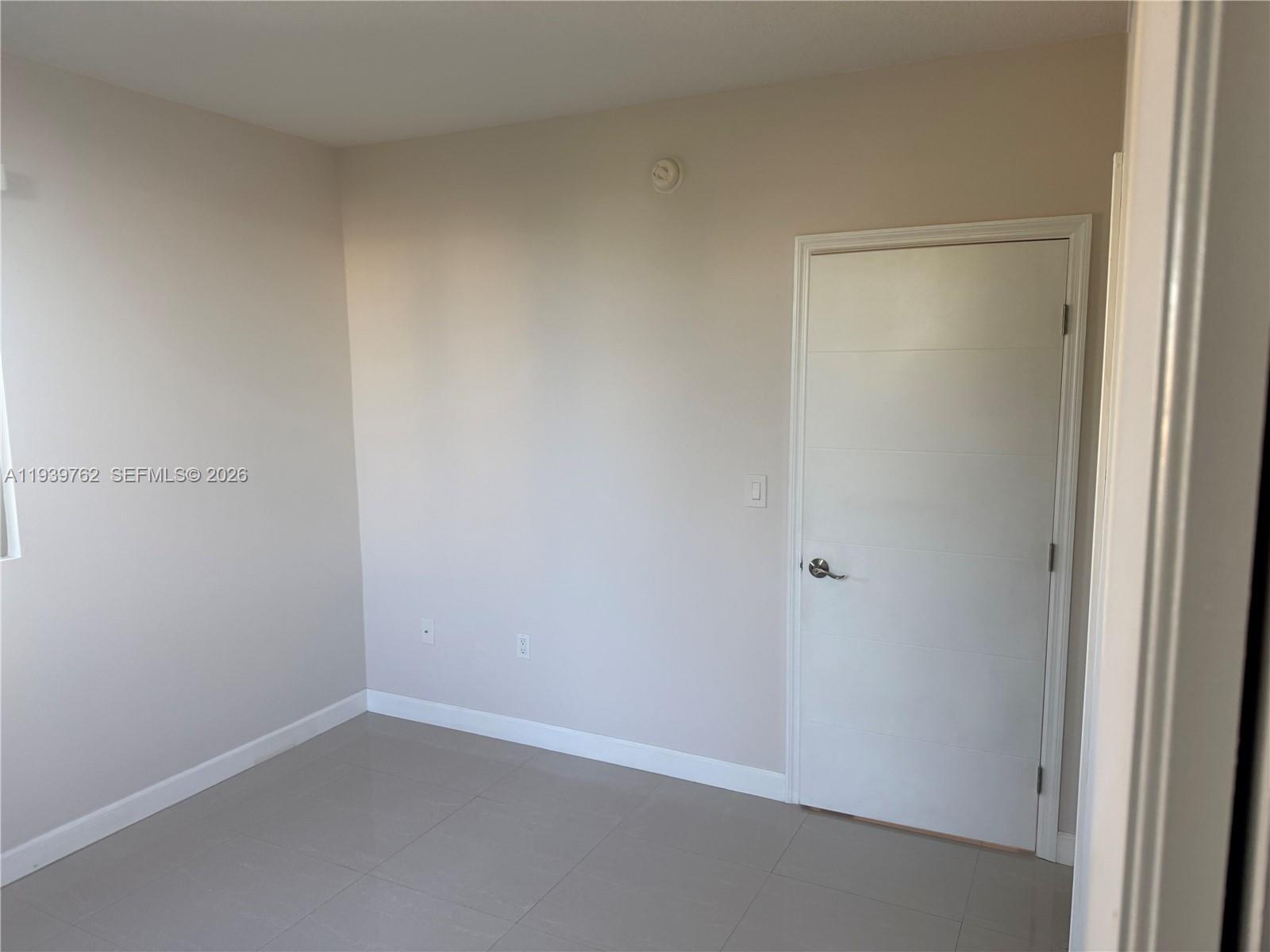 DIXIE GROVE RESIDENCES CO - Residential Lease