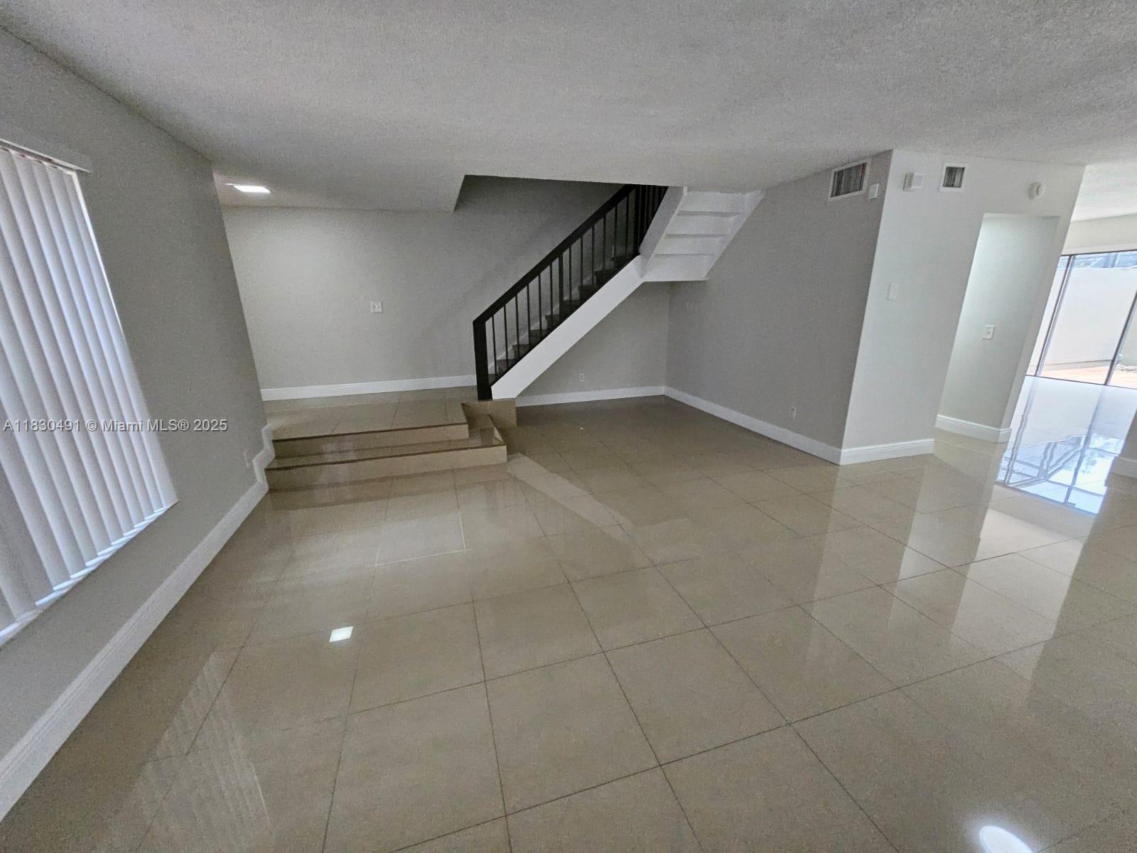 1091 N Hiatus Rd 1091