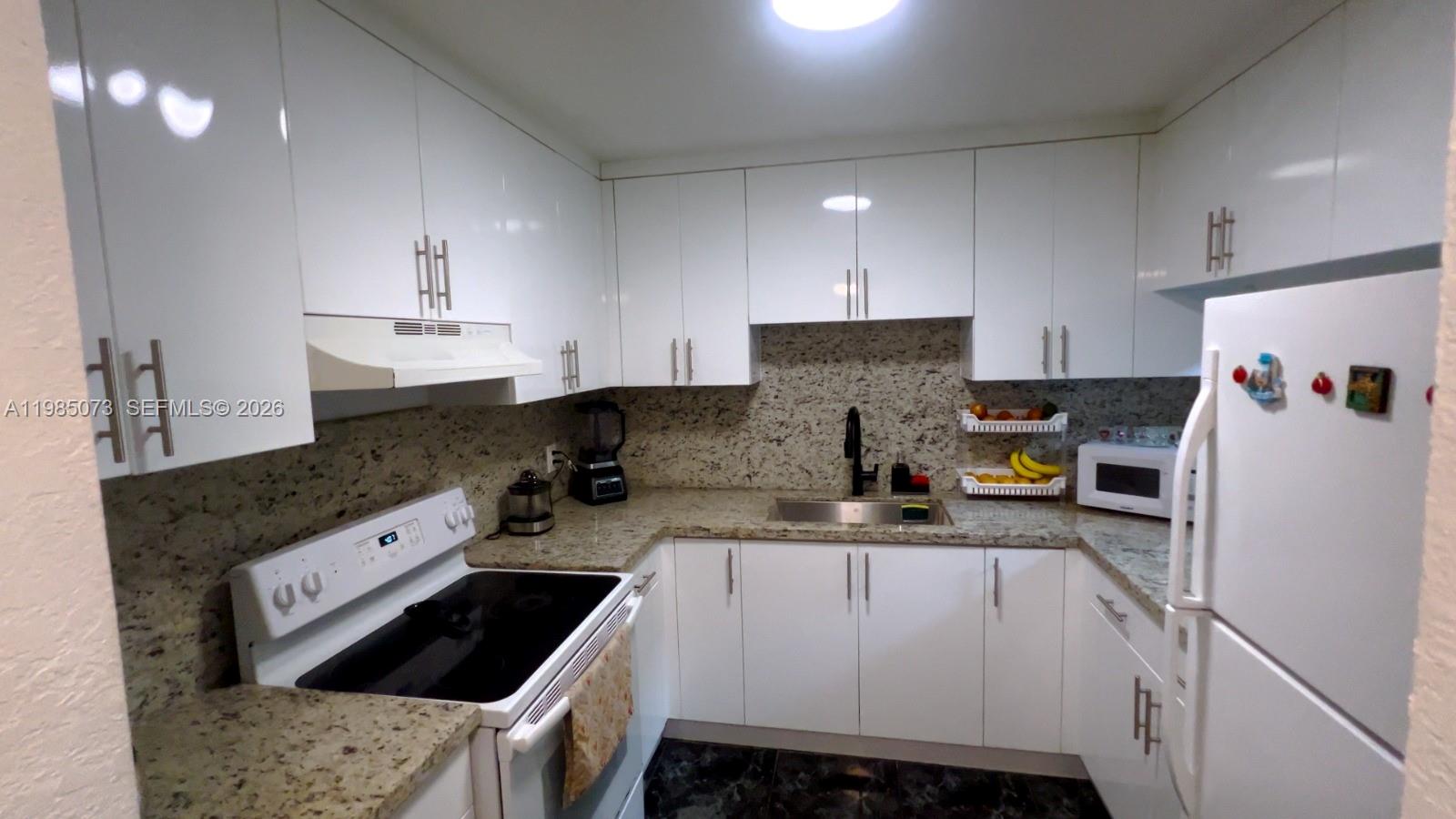 LOS ARBOLES CONDO - Residential