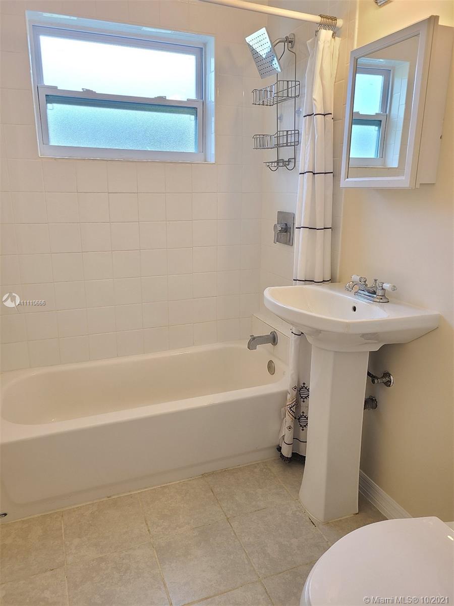 SUNSET VILLAS - Residential Lease