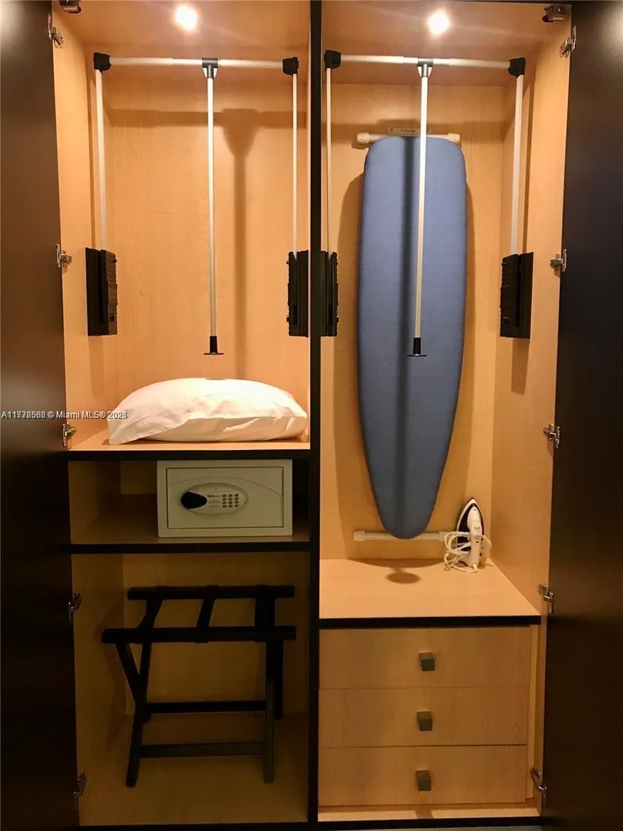 Doral, Florida 33178, United States, 1 Bedroom Bedrooms, ,1 BathroomBathrooms,Residential,Active,96546