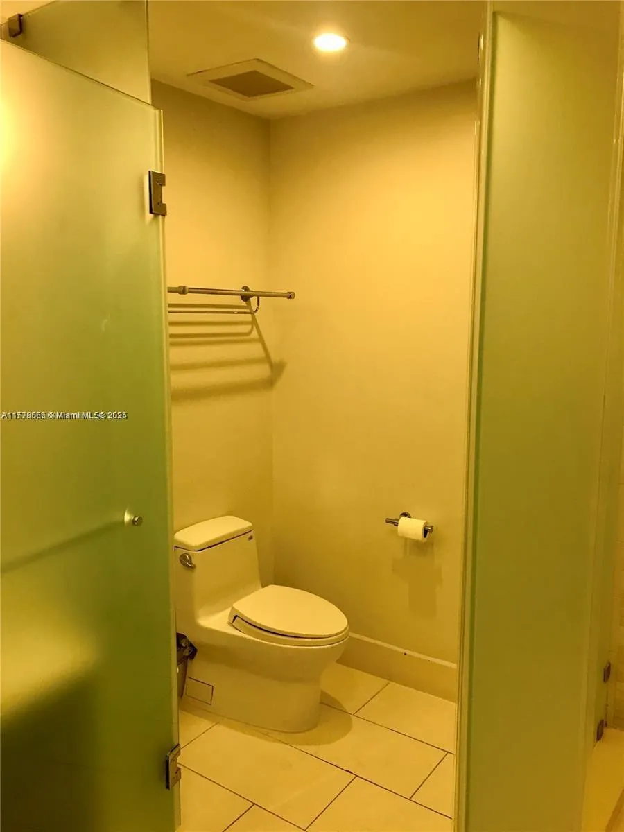 Doral, Florida 33178, United States, 1 Bedroom Bedrooms, ,1 BathroomBathrooms,Residential,Active,96546