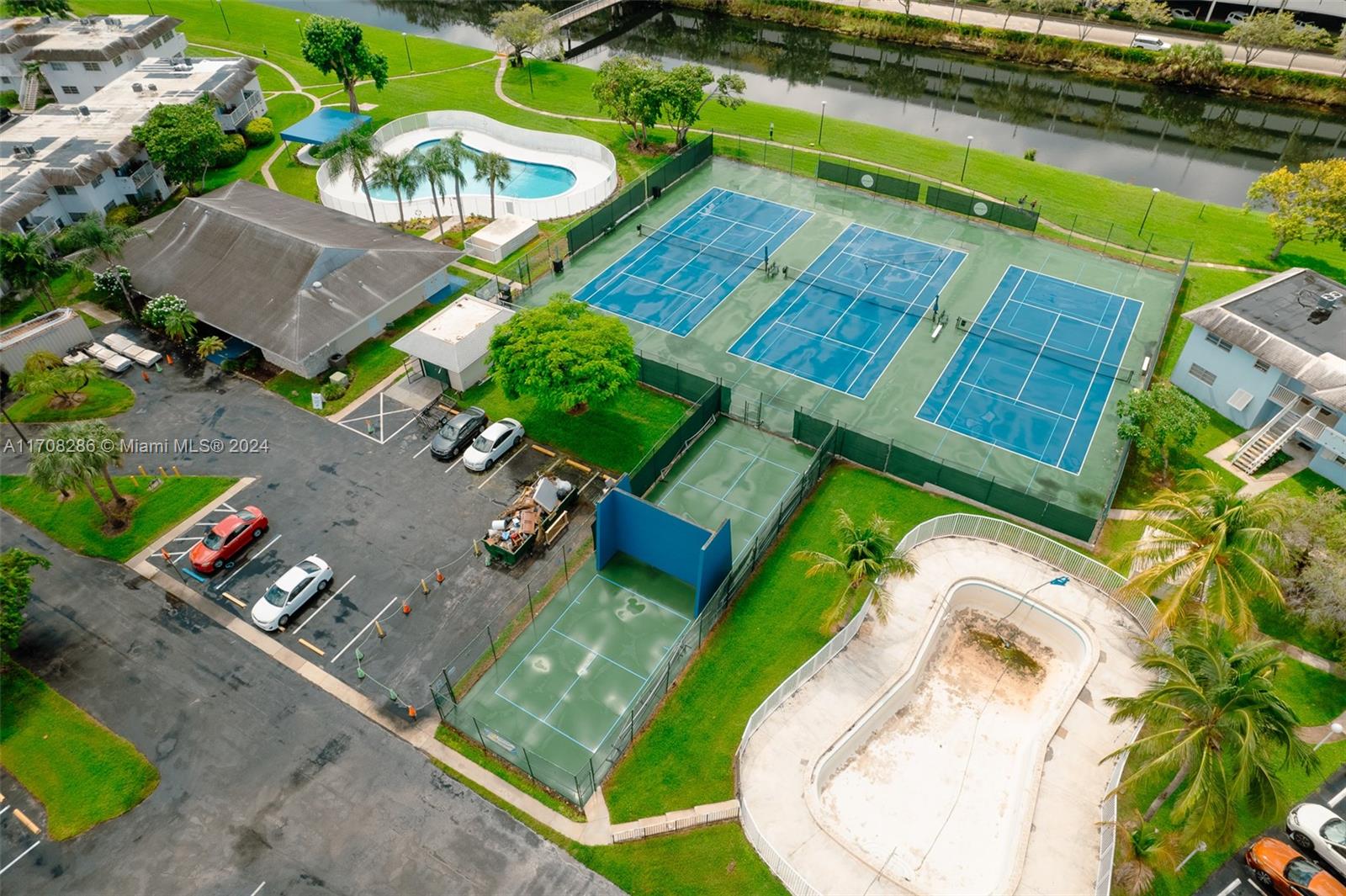 VILLAGE AT DADELAND CONDO - Residential