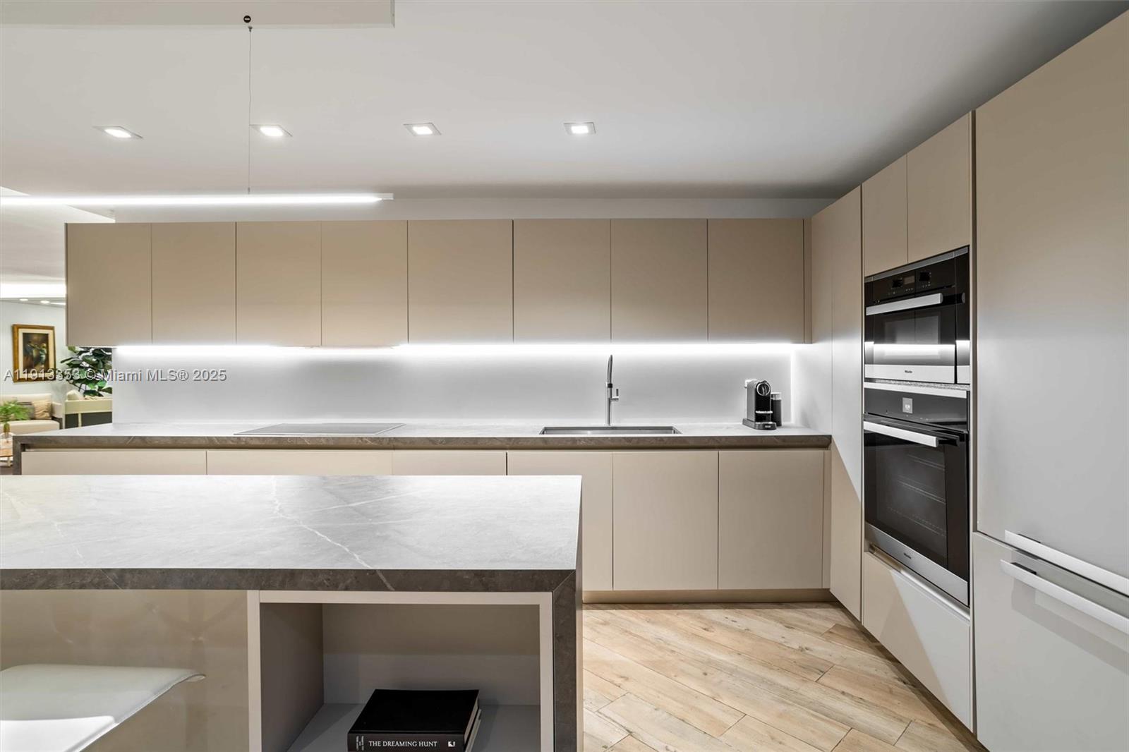 RONEY PALACE CONDO - Residential