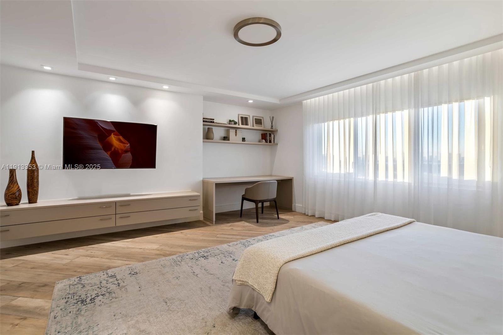 RONEY PALACE CONDO - Residential