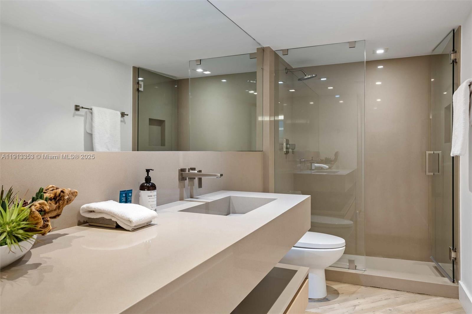 RONEY PALACE CONDO - Residential