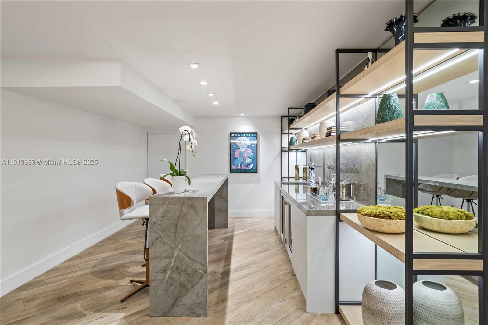 RONEY PALACE CONDO - Residential