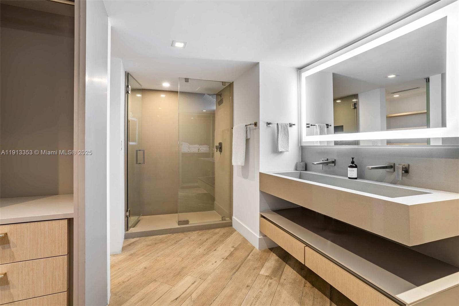 RONEY PALACE CONDO - Residential