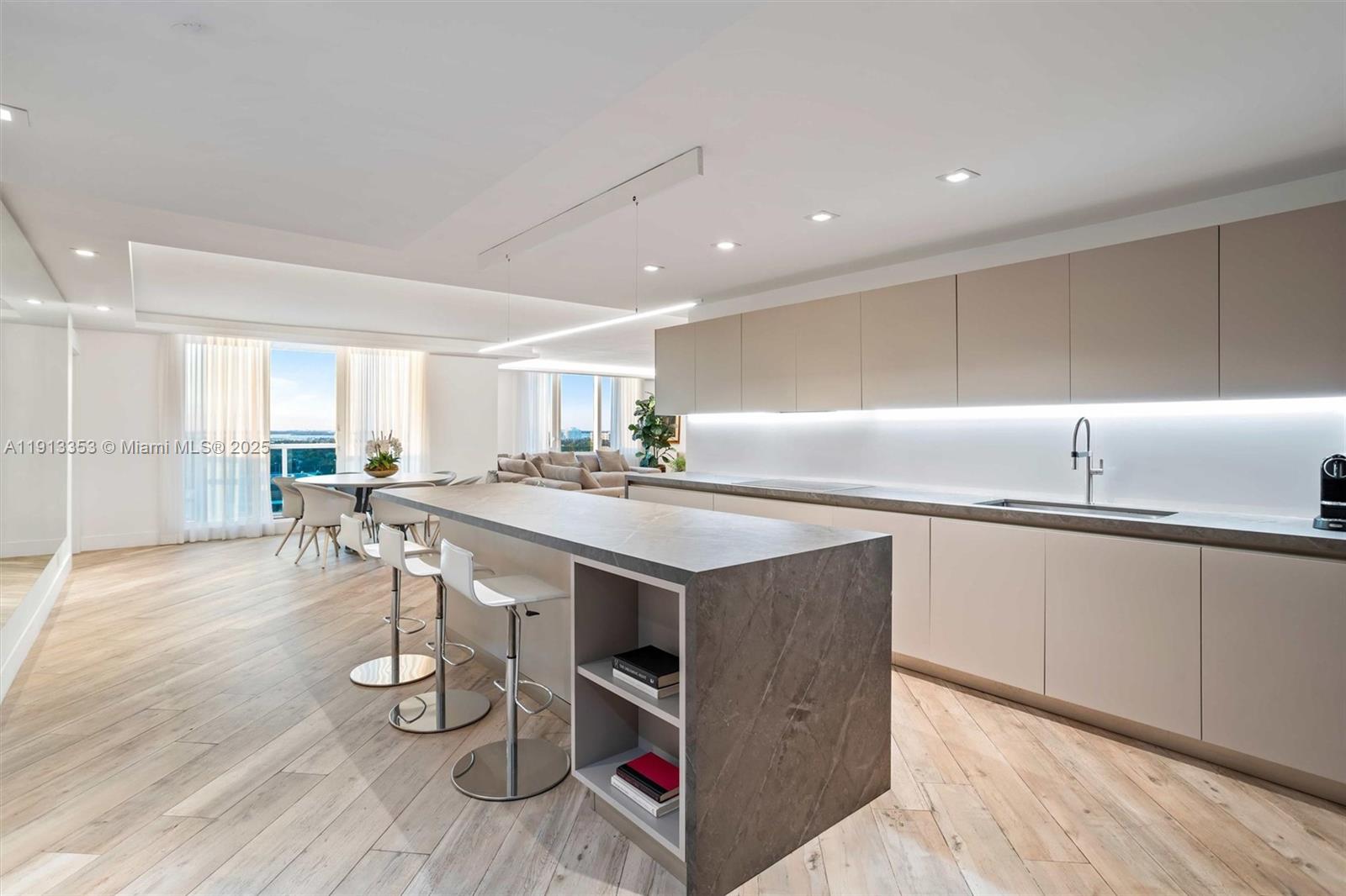 RONEY PALACE CONDO - Residential