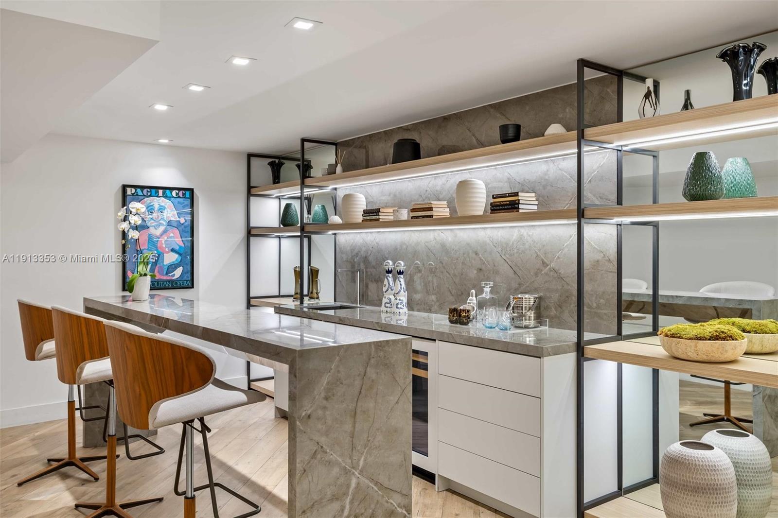 RONEY PALACE CONDO - Residential