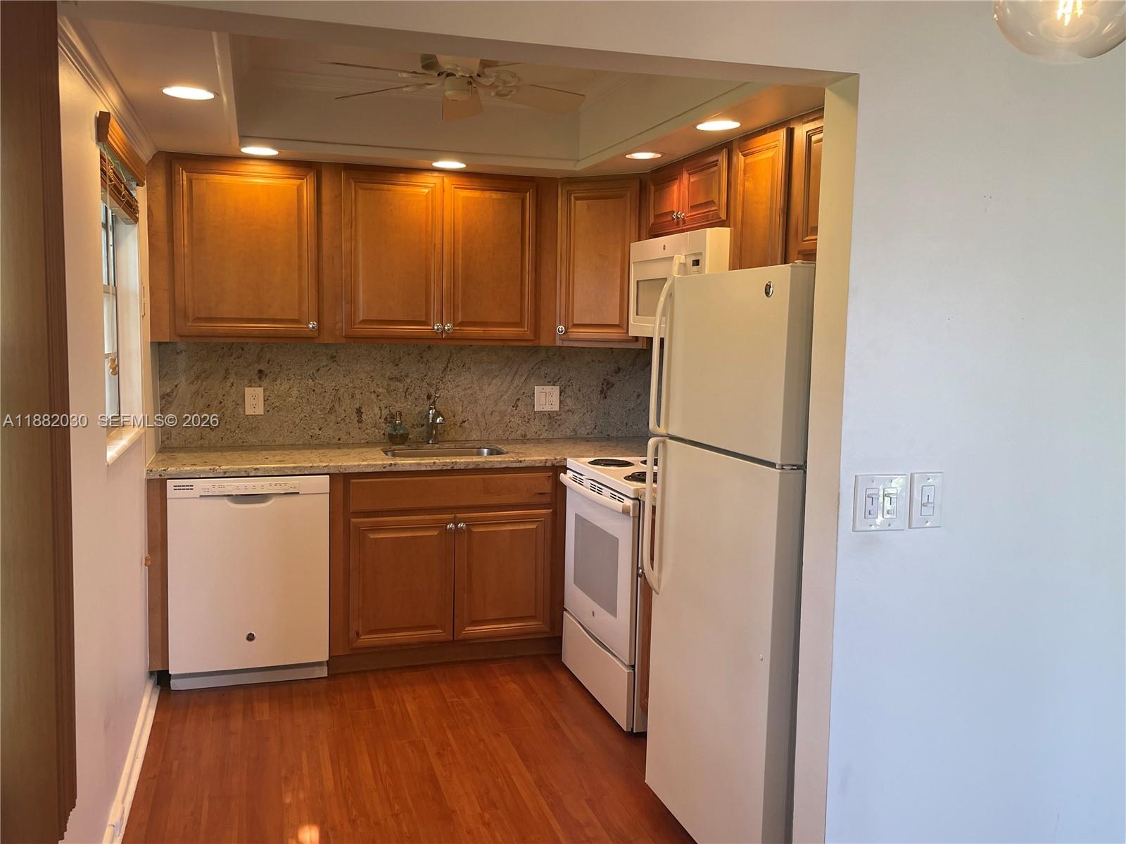 ISLEWOOD B CONDO - Residential