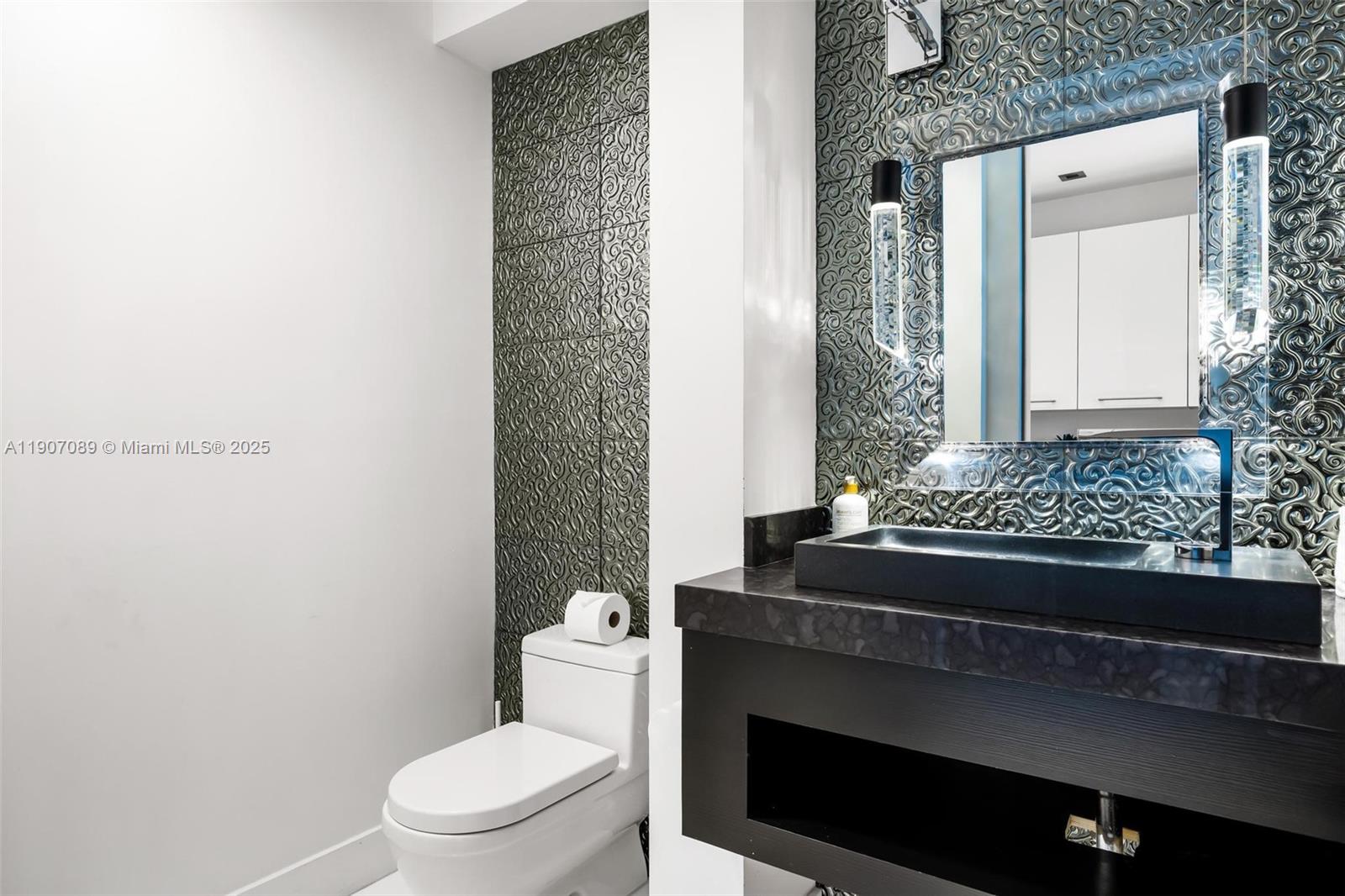 STILWELL ISLES - Residential Lease