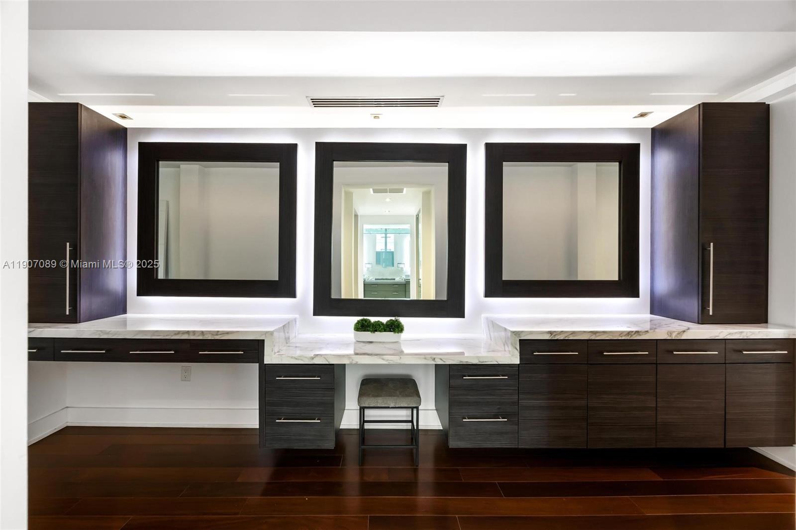 STILWELL ISLES - Residential Lease