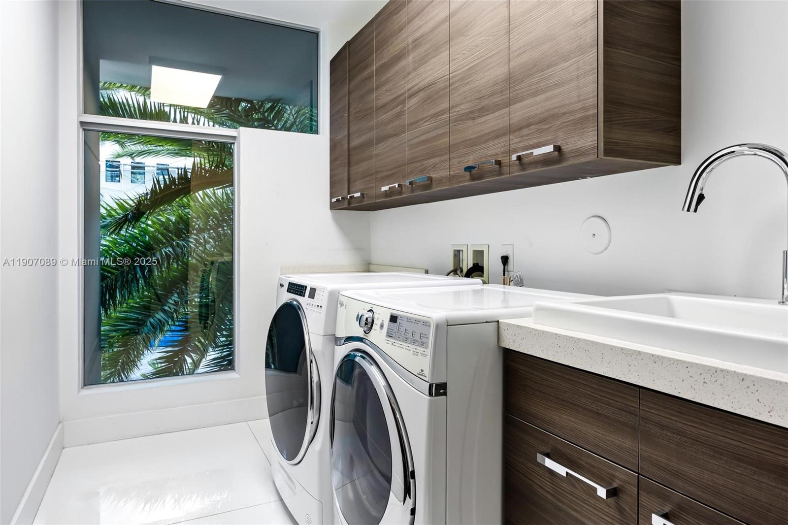 STILWELL ISLES - Residential Lease