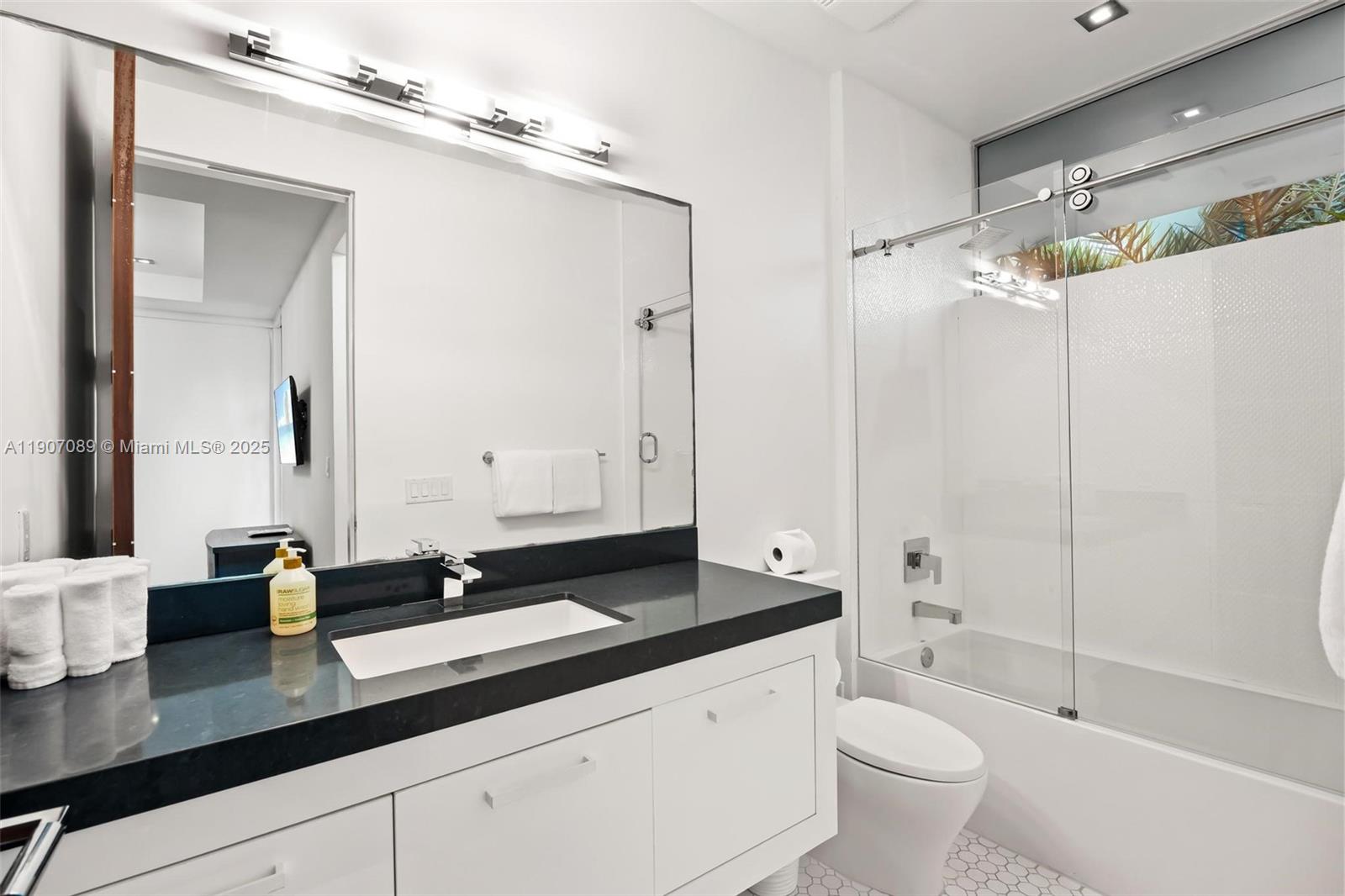 STILWELL ISLES - Residential Lease