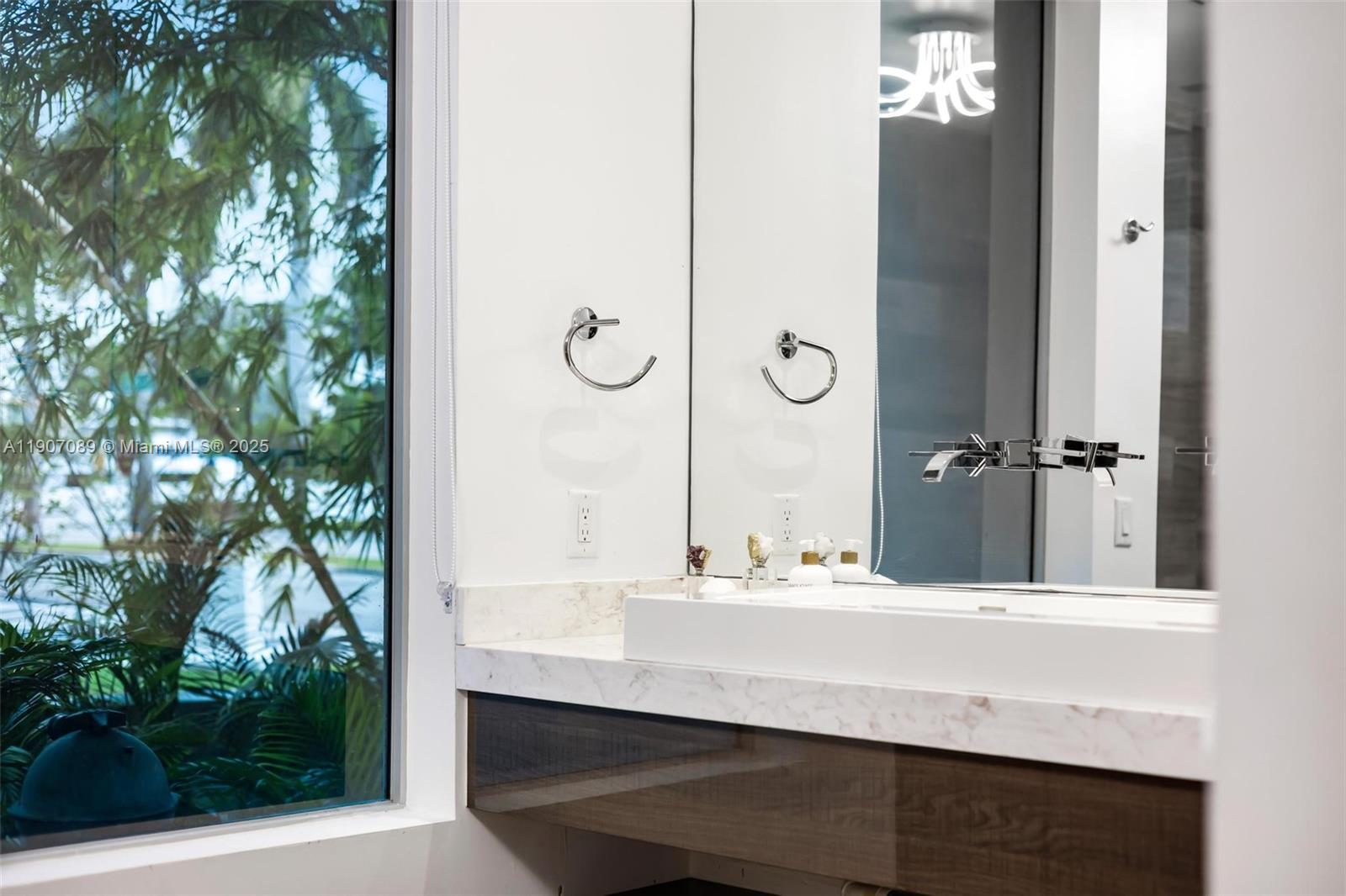 STILWELL ISLES - Residential Lease