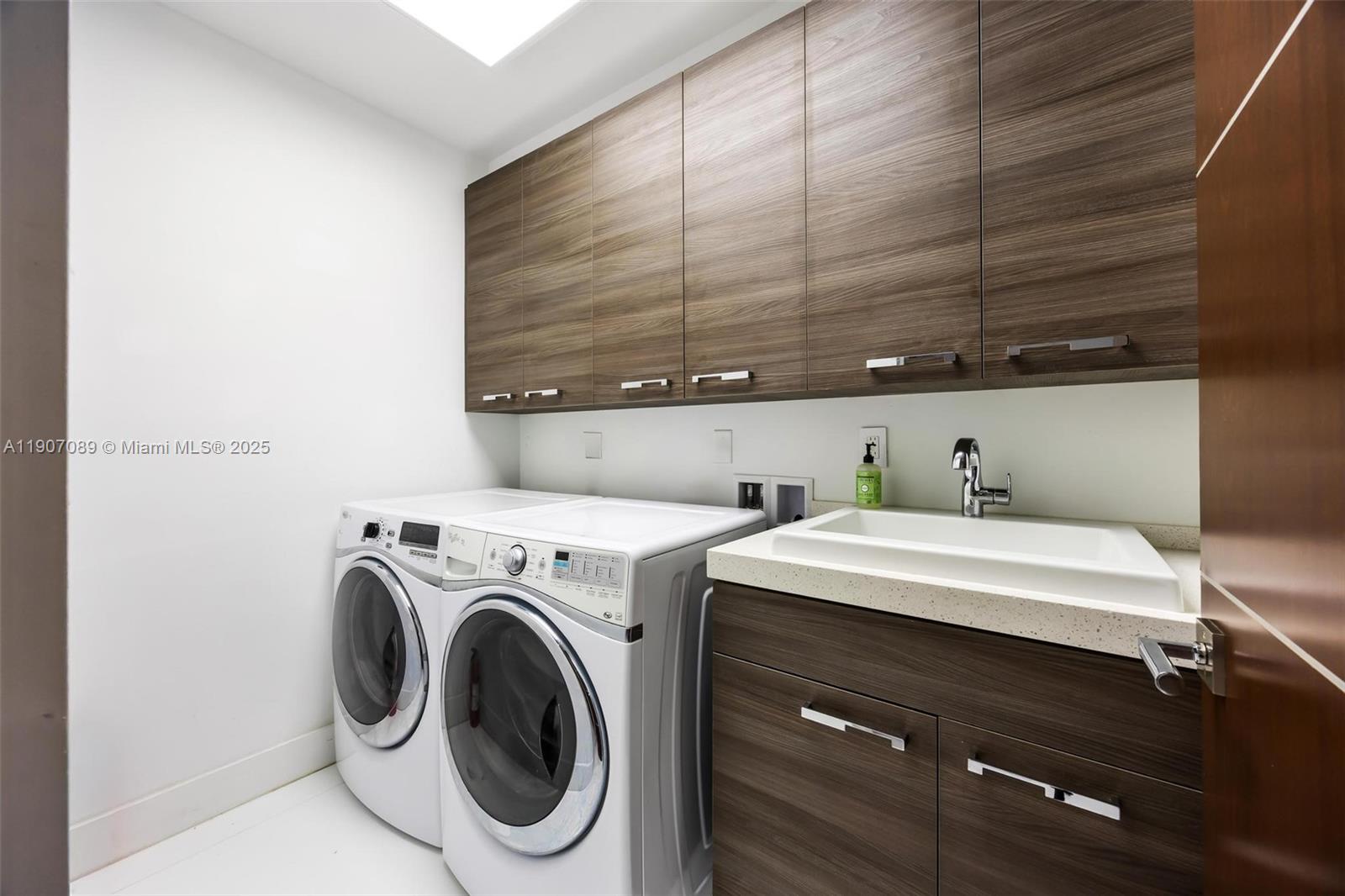 STILWELL ISLES - Residential Lease