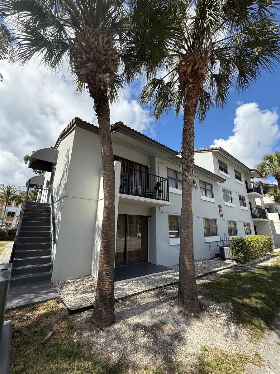 Rental Property at 7230 Nw 179th St 104, Hialeah, Miami-Dade County, Florida - Bedrooms: 2 
Bathrooms: 1  - $2,200 MO.