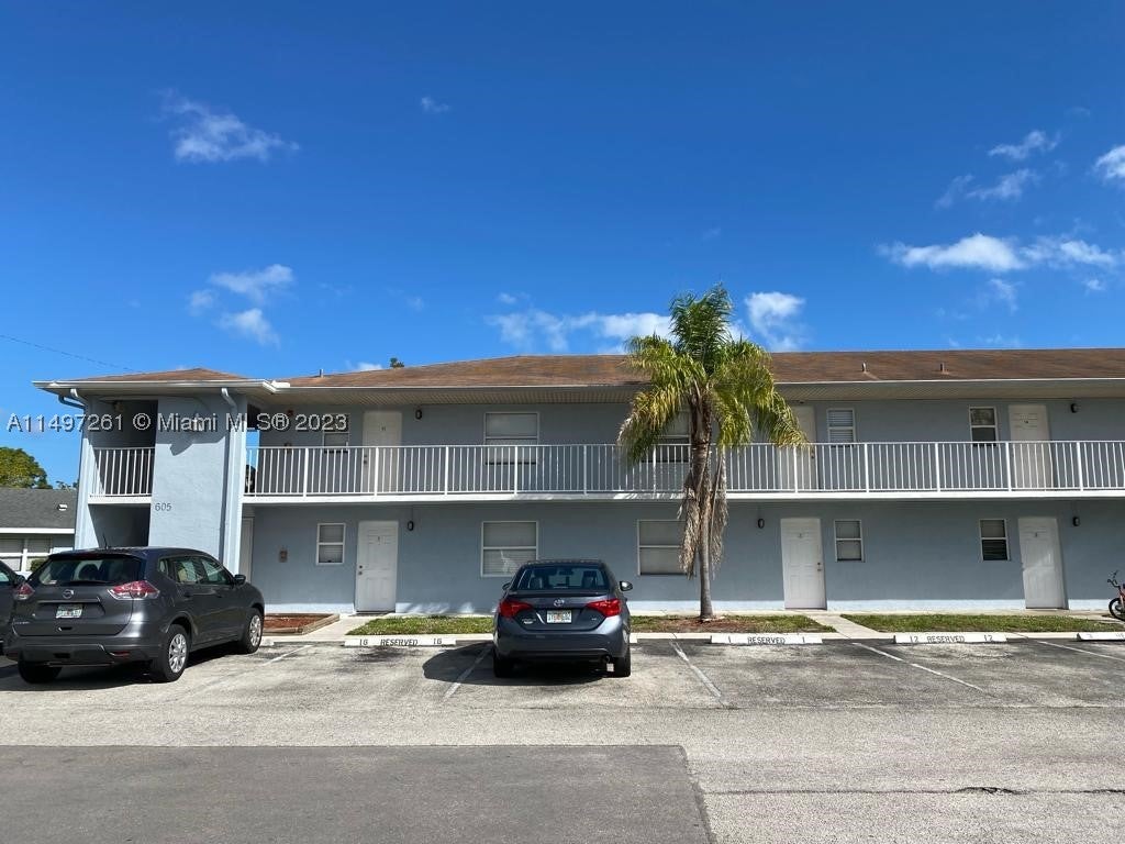 617 Ixoria Ave 29
