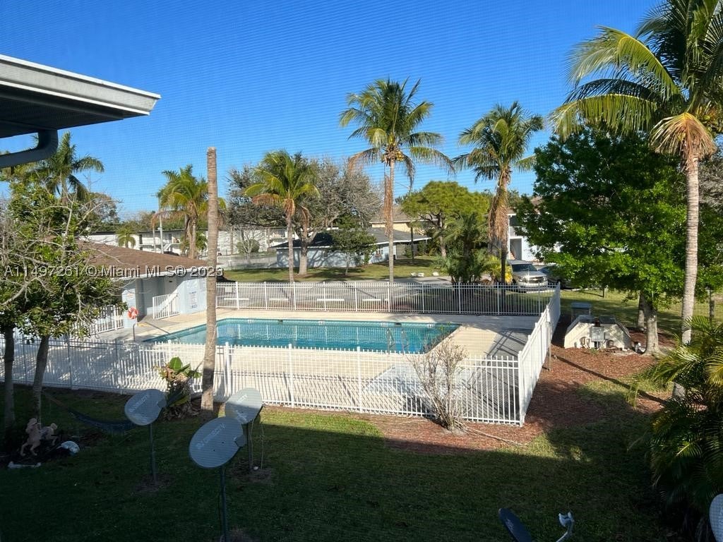 617 Ixoria Ave 29