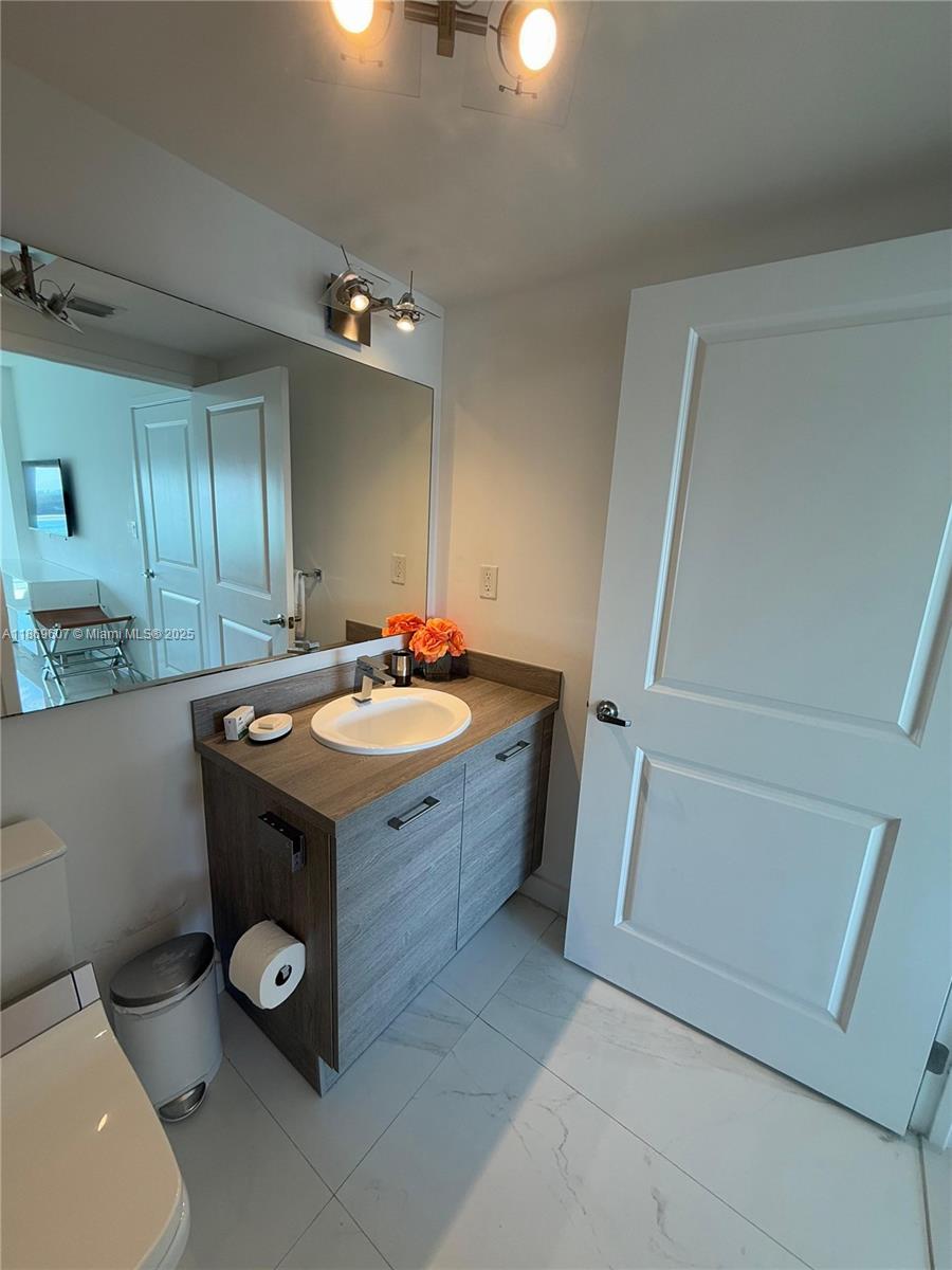 400 SUNNY ISLES CONDO EAS - Residential Lease