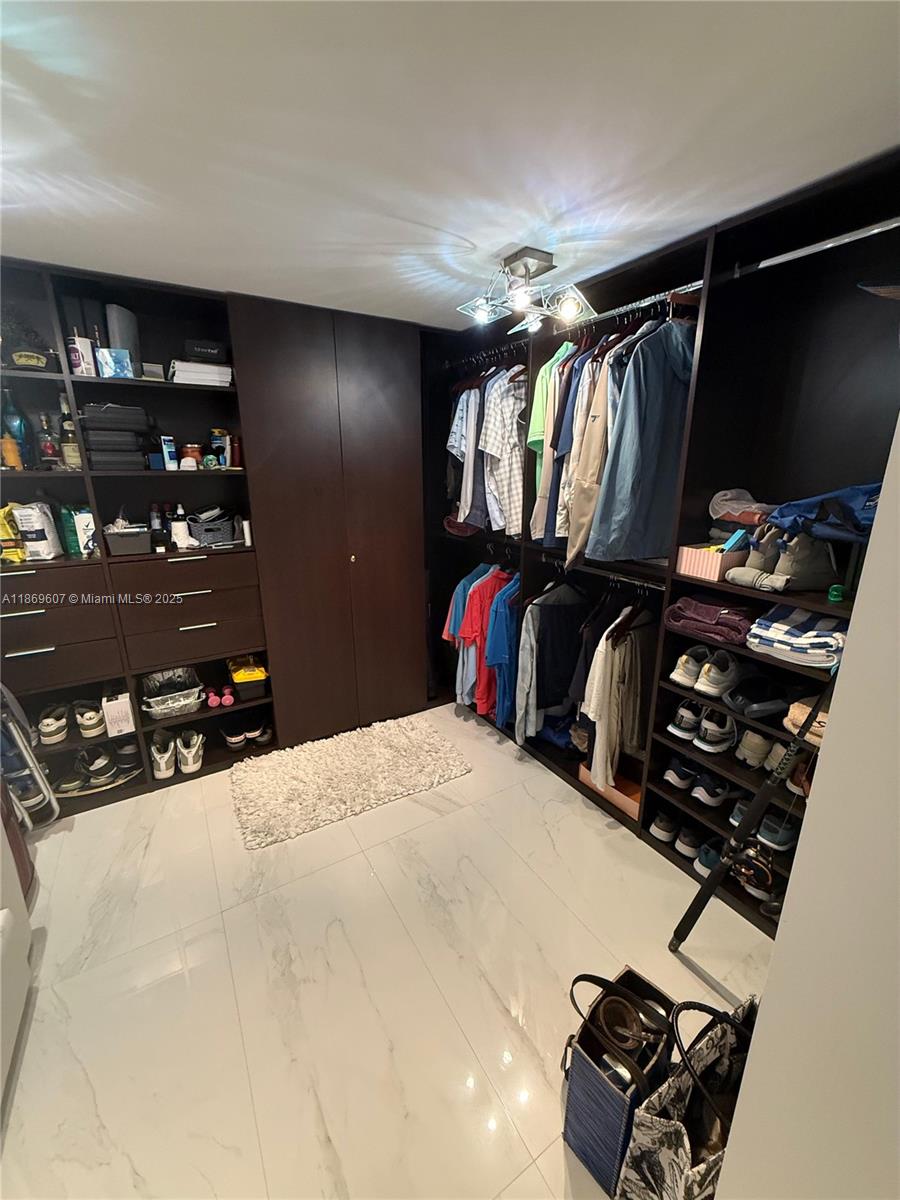 400 SUNNY ISLES CONDO EAS - Residential Lease