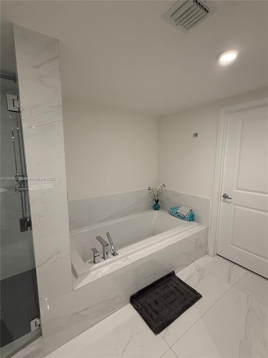 400 SUNNY ISLES CONDO EAS - Residential Lease