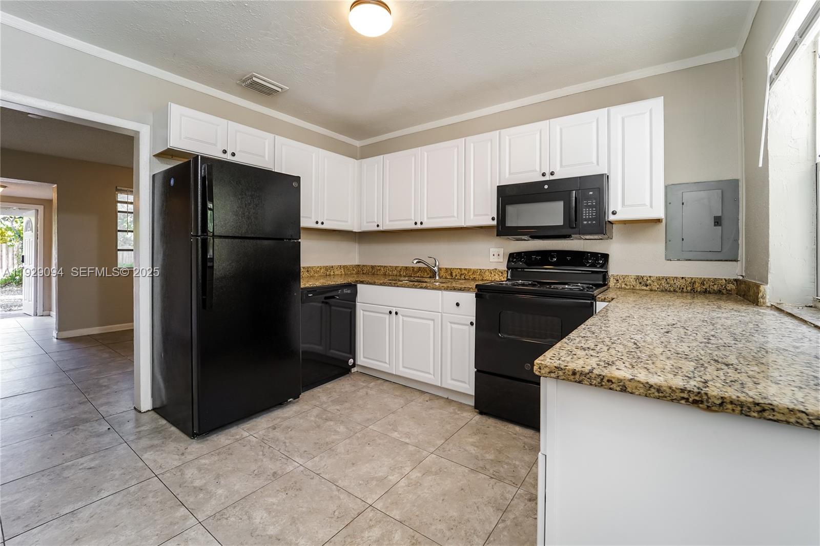 MIAMI GARDENS ESTATES SEC - Residential Lease