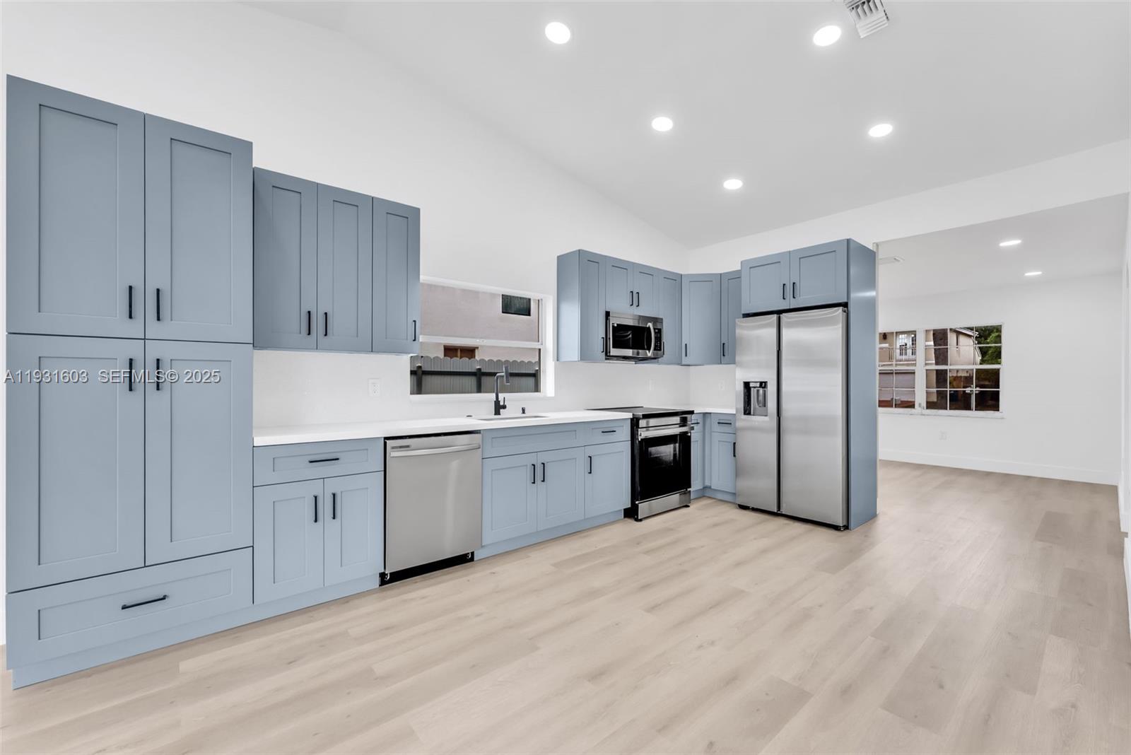 HEFTLER HOMES AT LAGO MAR - Residential