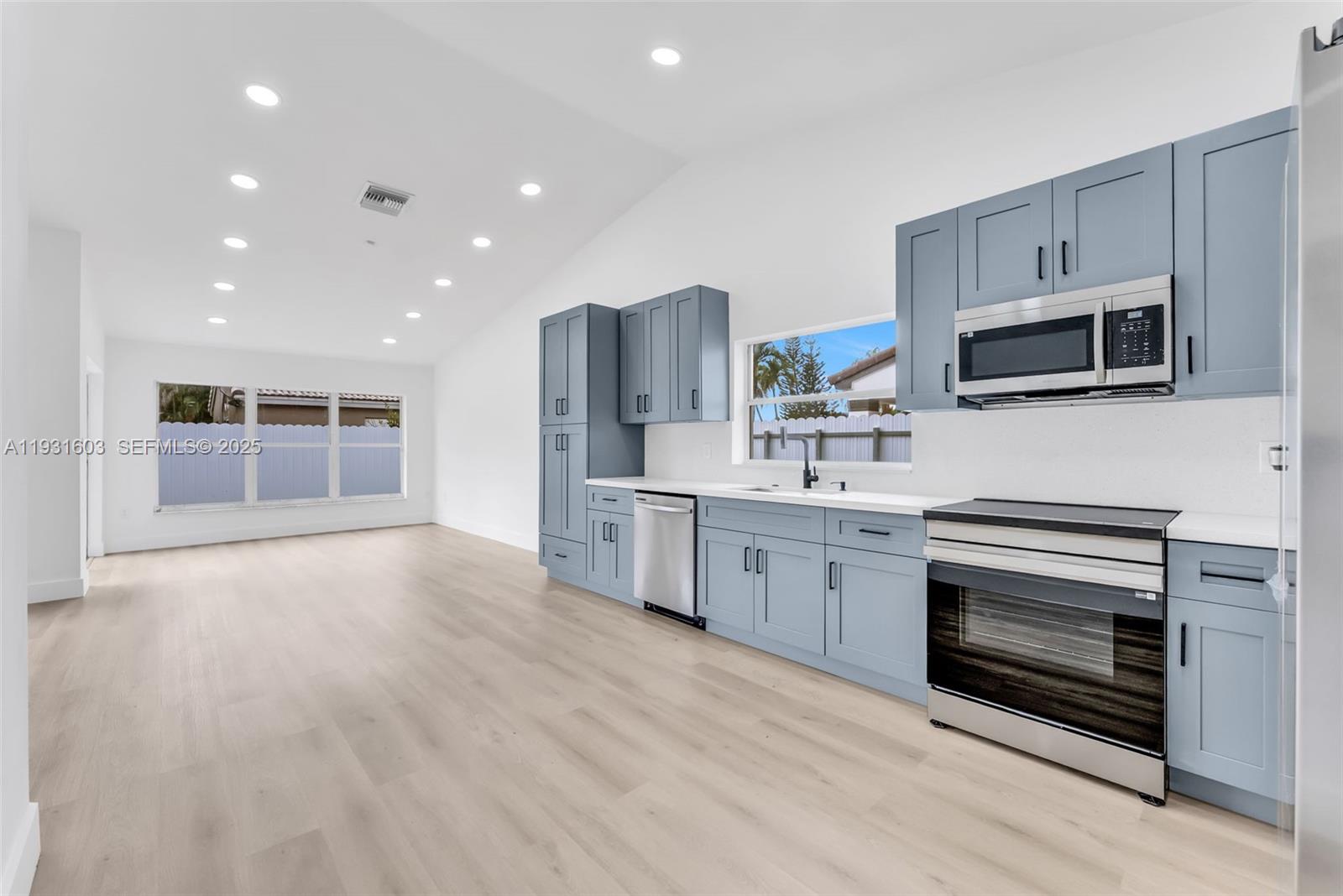 HEFTLER HOMES AT LAGO MAR - Residential