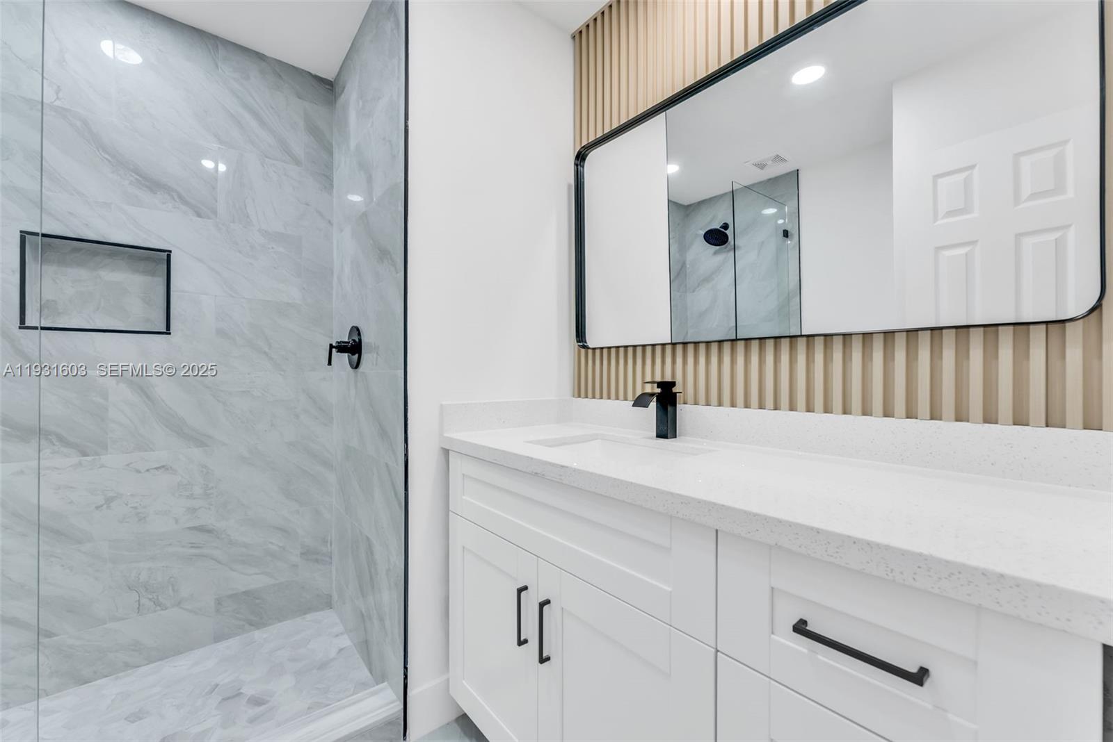 HEFTLER HOMES AT LAGO MAR - Residential