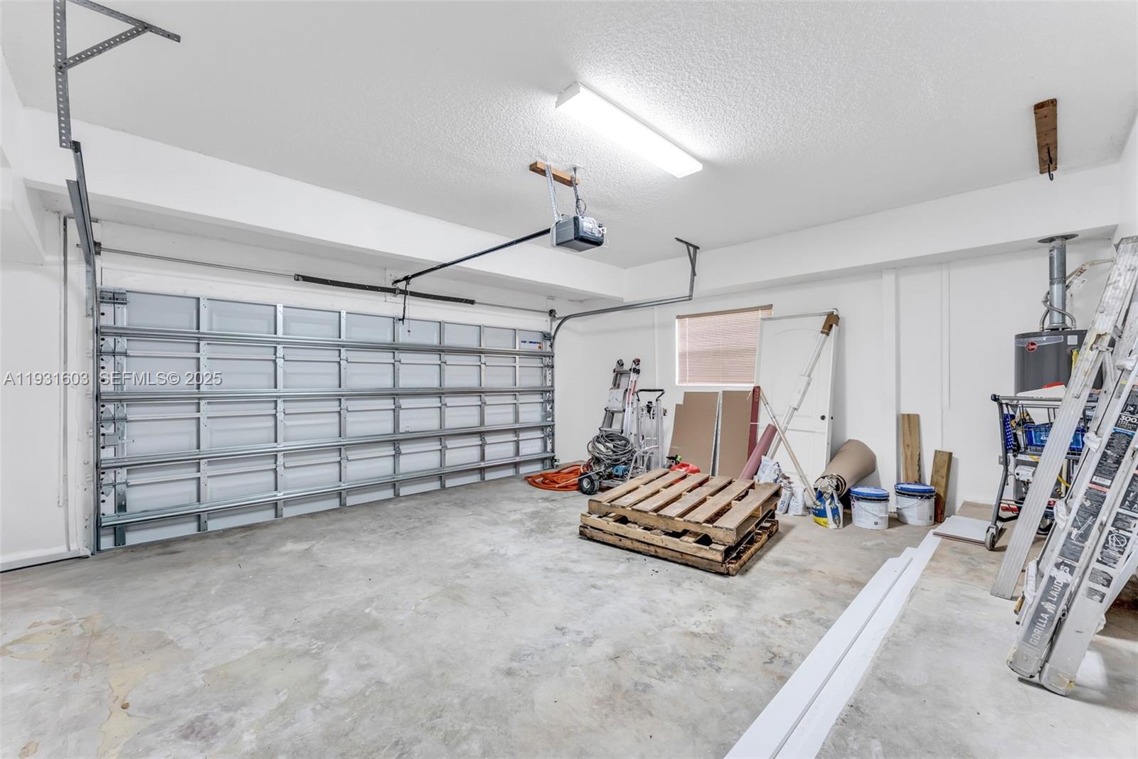 HEFTLER HOMES AT LAGO MAR - Residential