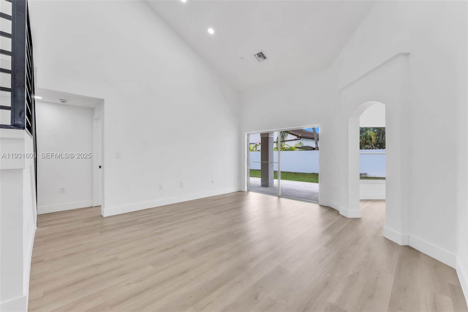 HEFTLER HOMES AT LAGO MAR - Residential