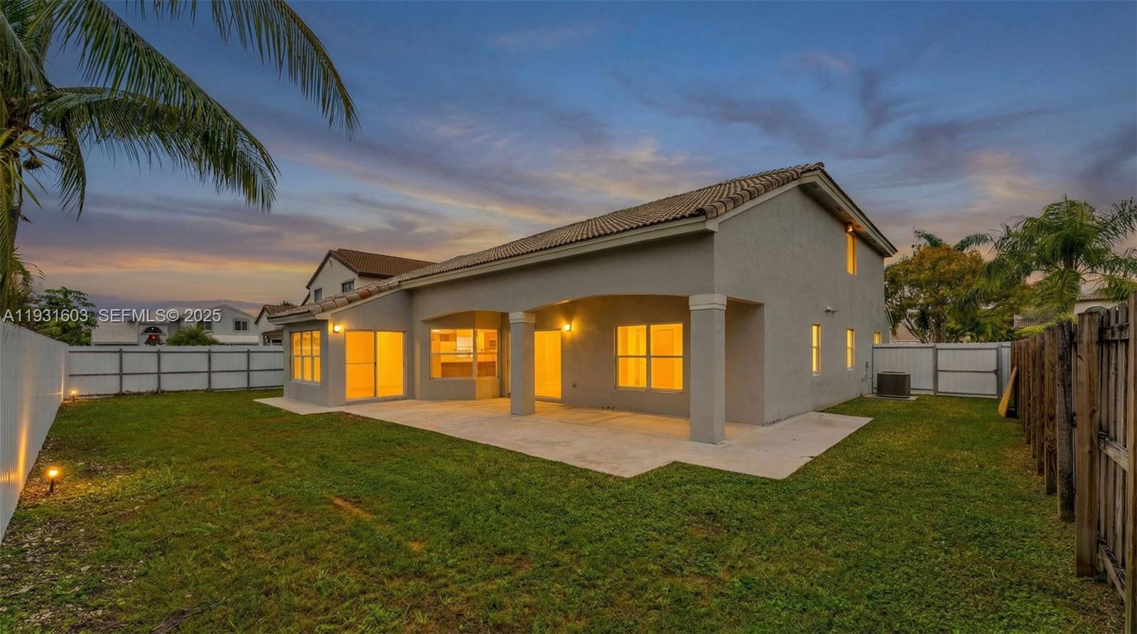 HEFTLER HOMES AT LAGO MAR - Residential