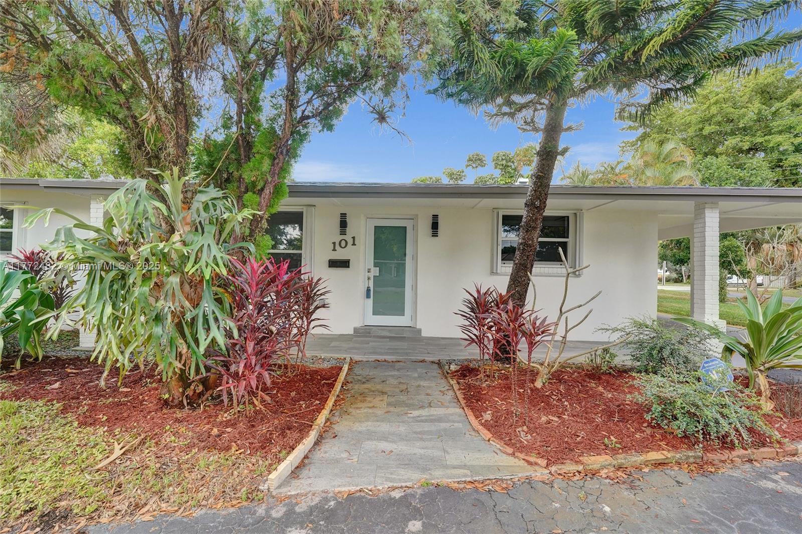 Rental Property at 101 Sw 53rd Ave, Plantation, Miami-Dade County, Florida - Bedrooms: 4 
Bathrooms: 2  - $5,000 MO.