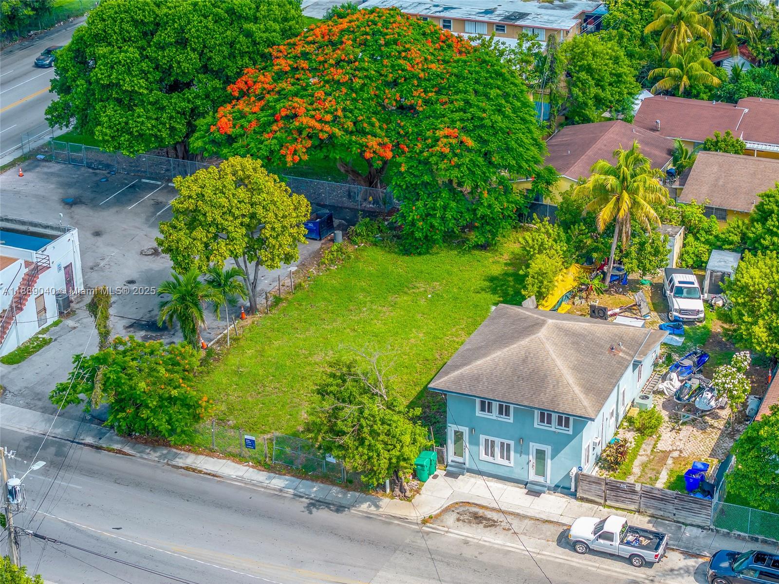 CAPLES AMD PL - Land