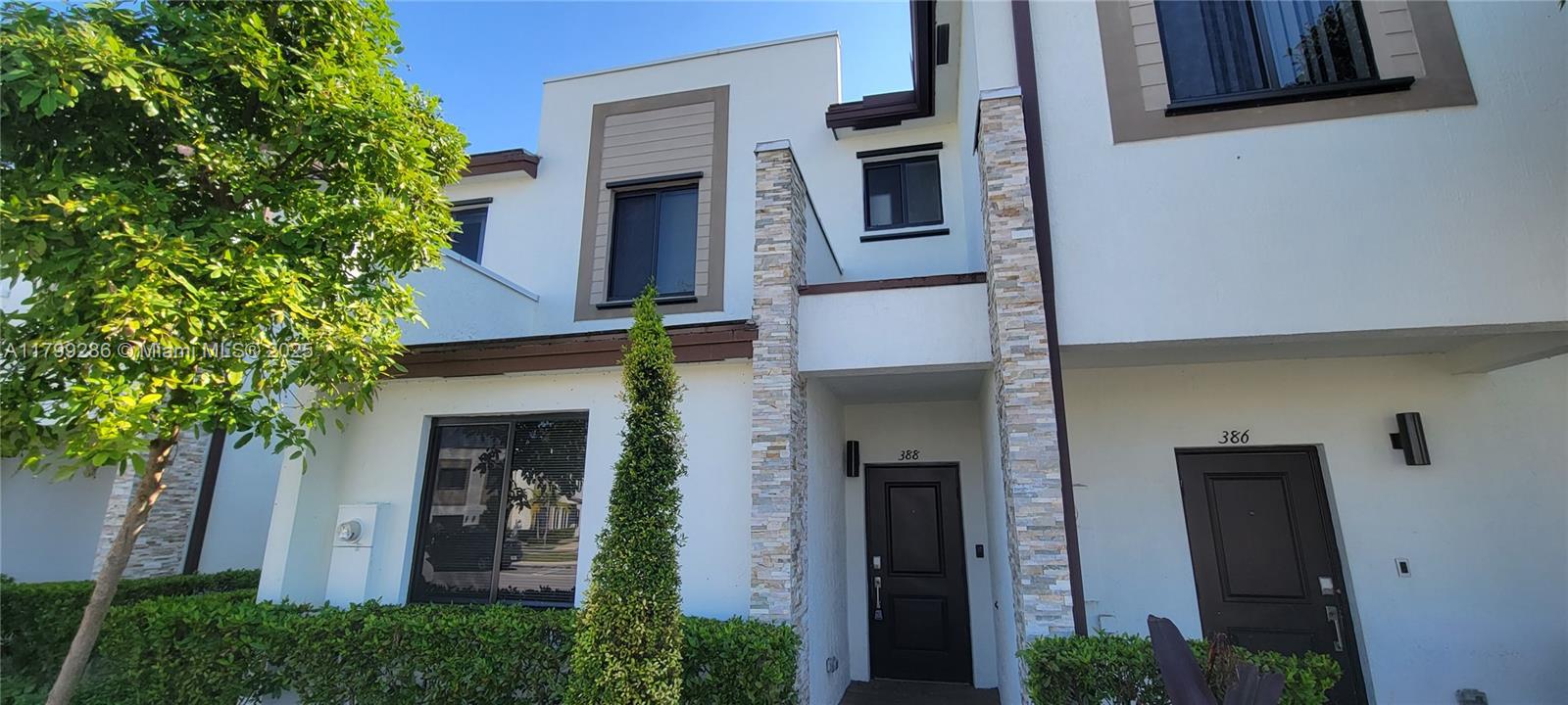 388 Ne 208th Ter 388, Miami, Broward County, Florida - 3 Bedrooms  
3 Bathrooms - 