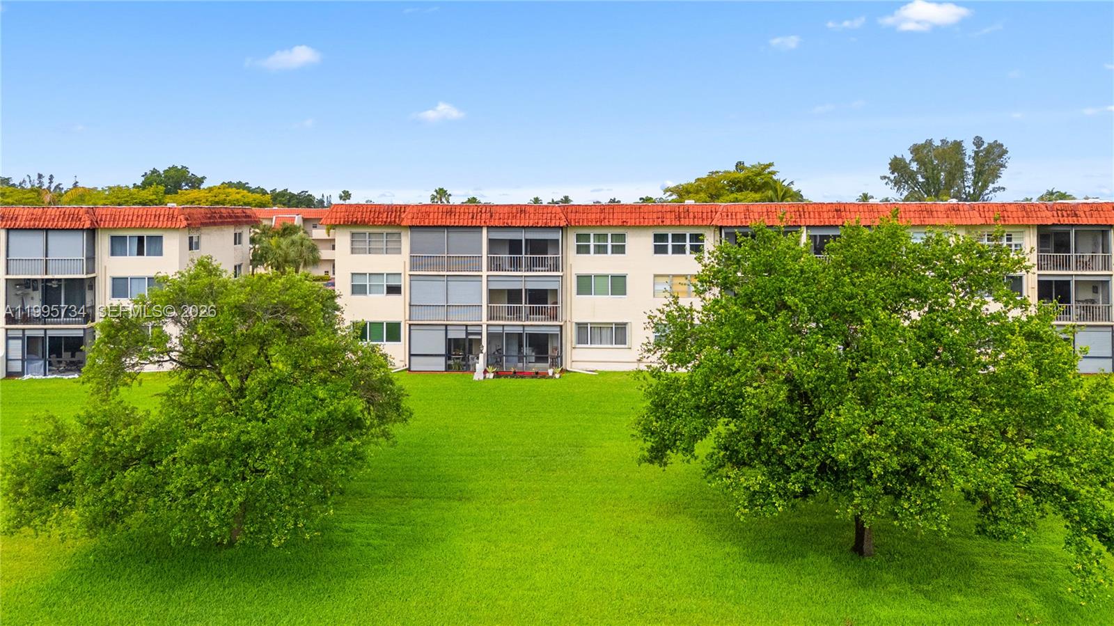 GOLF HOLLYBROOK Y - Residential Lease