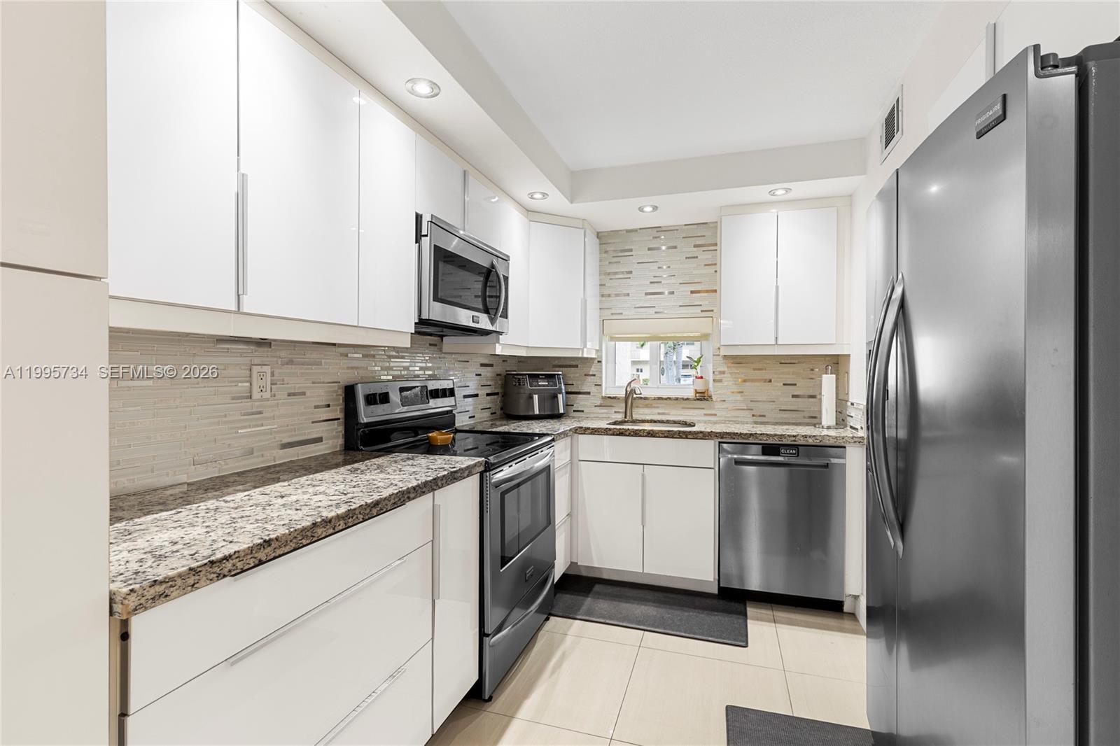 GOLF HOLLYBROOK Y - Residential Lease