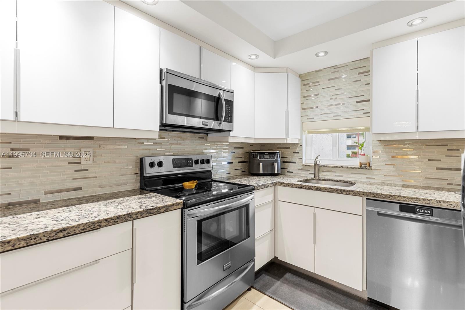 GOLF HOLLYBROOK Y - Residential Lease