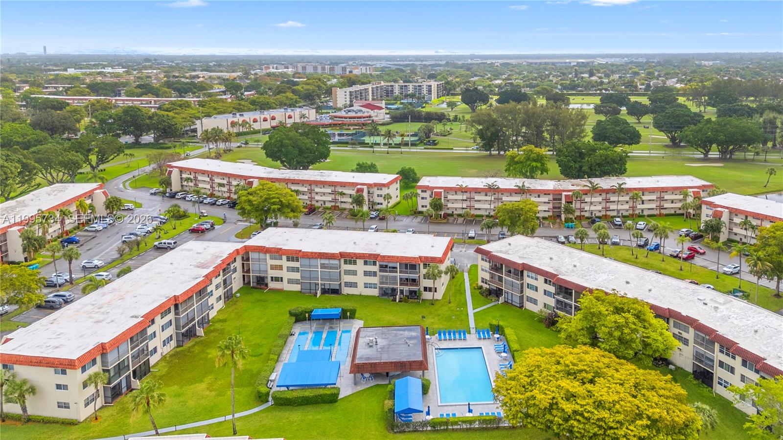 GOLF HOLLYBROOK Y - Residential Lease