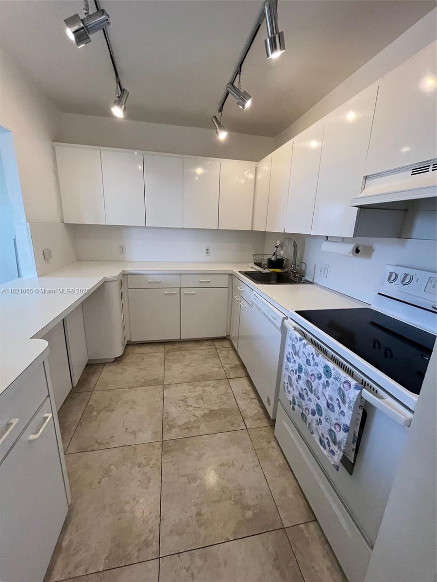20335 W Country Club Dr 1401